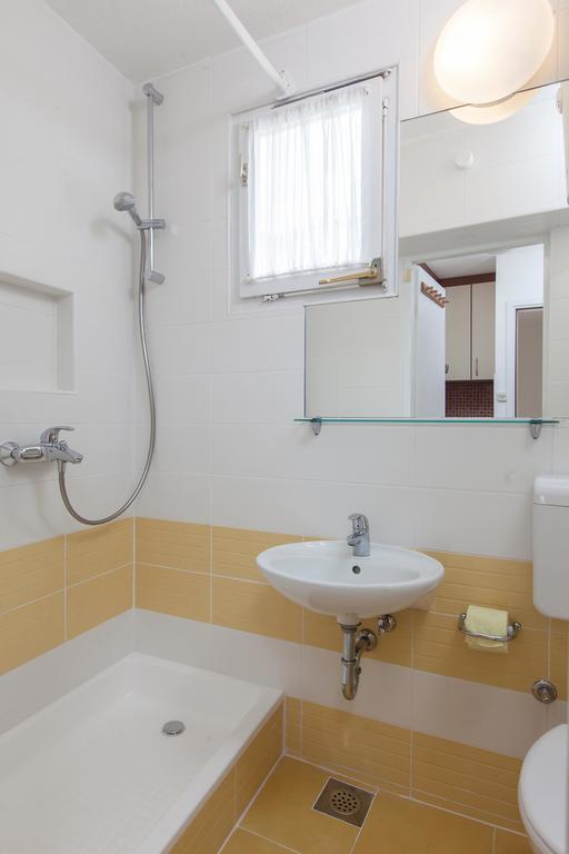 Apartments Potts Point Makarska Room photo