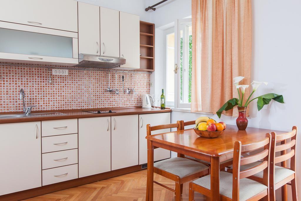 Apartments Potts Point Makarska Room photo